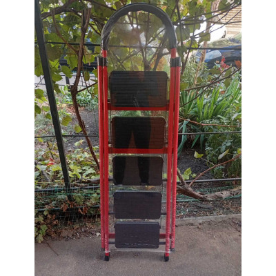 Лестница складная на 5 ступеней с поручнем для дома, дачи и сада