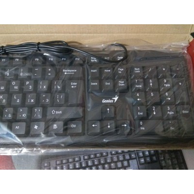 Полноразмерная проводная клавиатура Genius