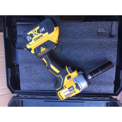 Гайковерт аккумуляторный ударный безщеточный DeWalt (24V/4А) два акб в кейсе.