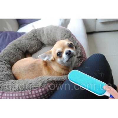 Щетка для удаления шерсти Reusable Pet Fur Remover With Self Cleaning Base